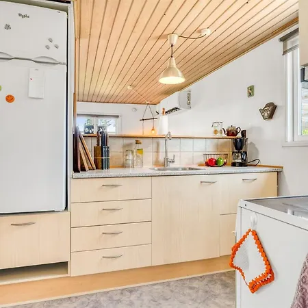 Yaris - From The Sea By Interhome Hals
