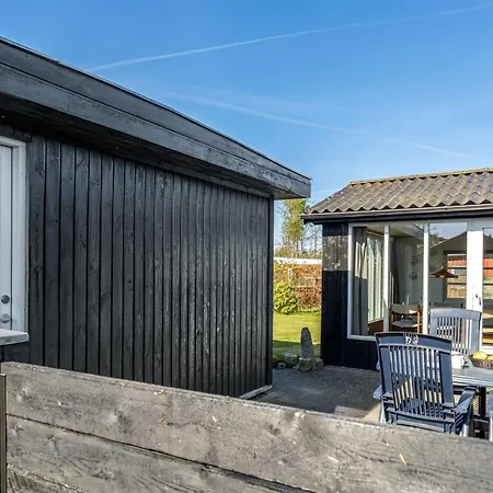 Yaris - From The Sea By Interhome Hals